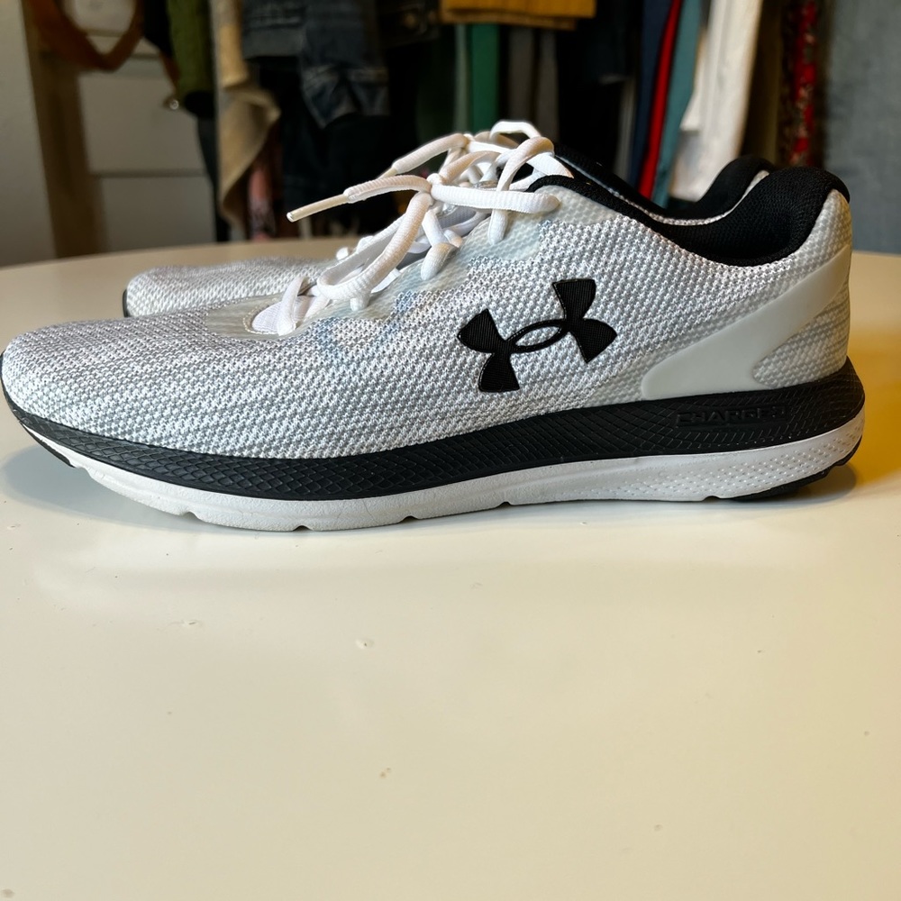 Men’s 10.5 athletic sneakers Under Armor